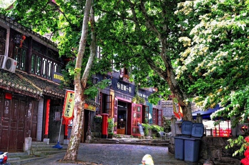 这学校2019年的本科二批最低分数线？